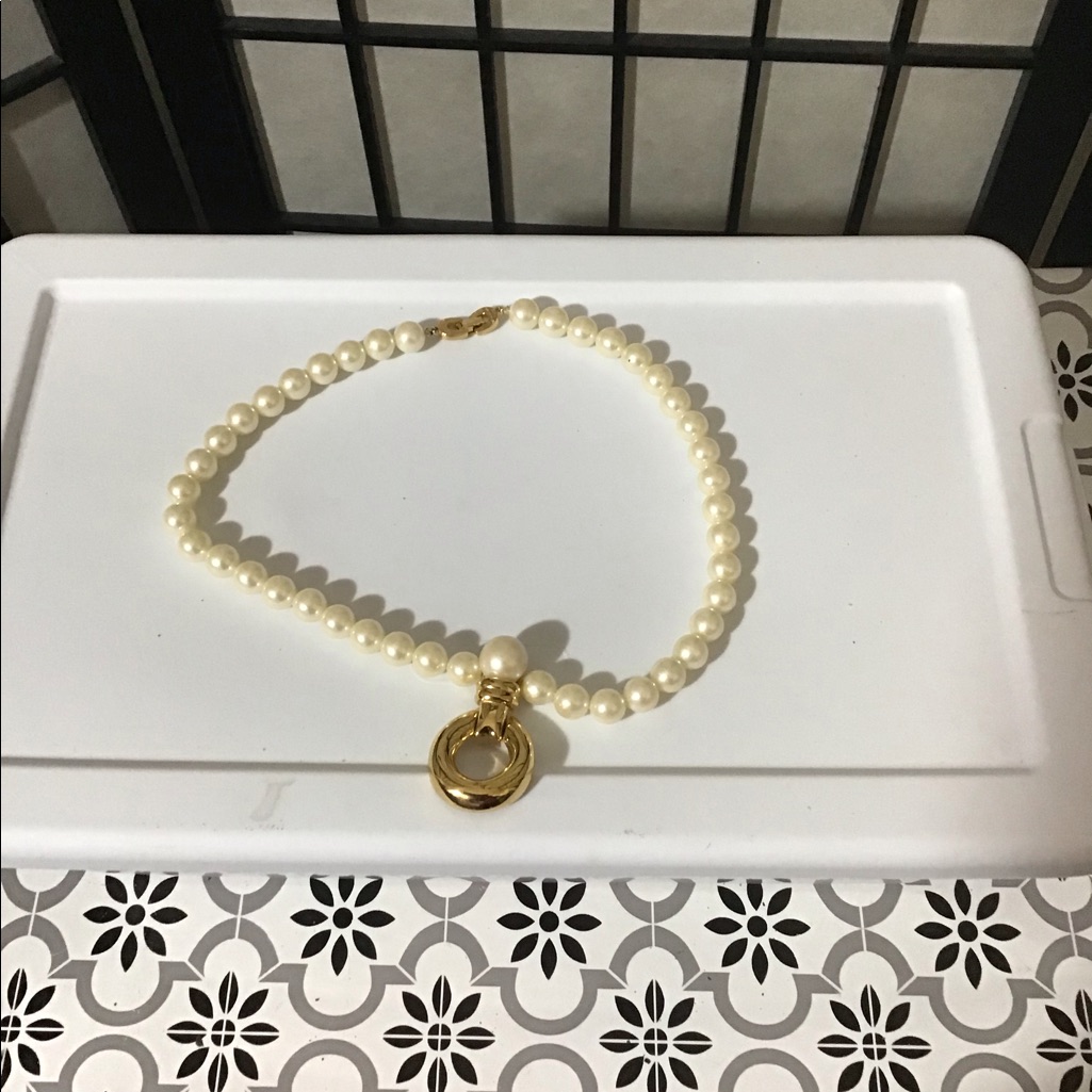 Vtg Richelieu Round Faux Pearl Chocker Necklace Signed